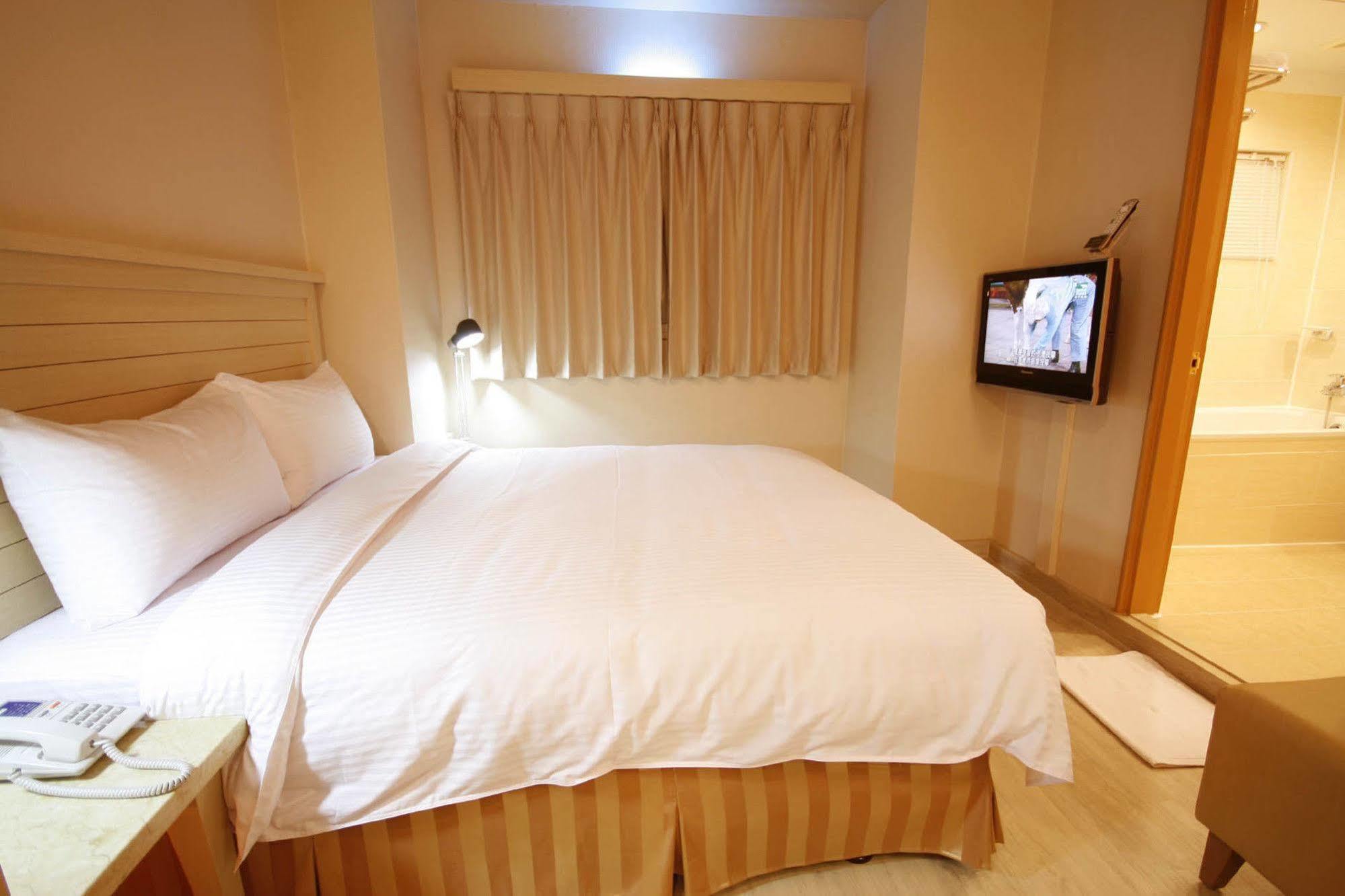 Kindness Hotel - Tainan Minsheng Экстерьер фото